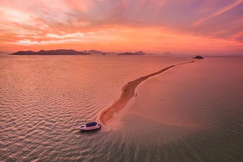 หาดสันหลังมังกร ตันหยงโป